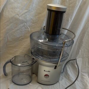 Breville Juice Fountain in White and Gray